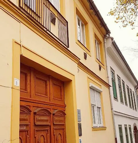 Foglal-lak エゲル